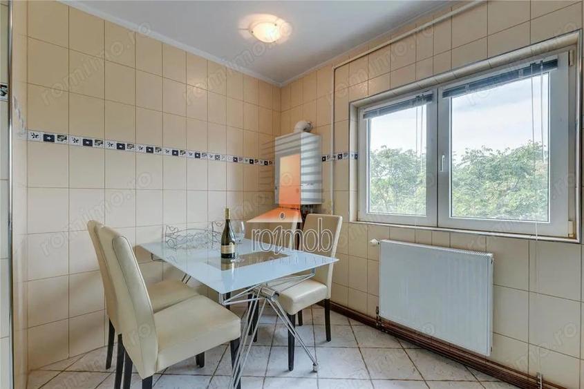 Apartament cu 2 camere decomandat în Victoriei