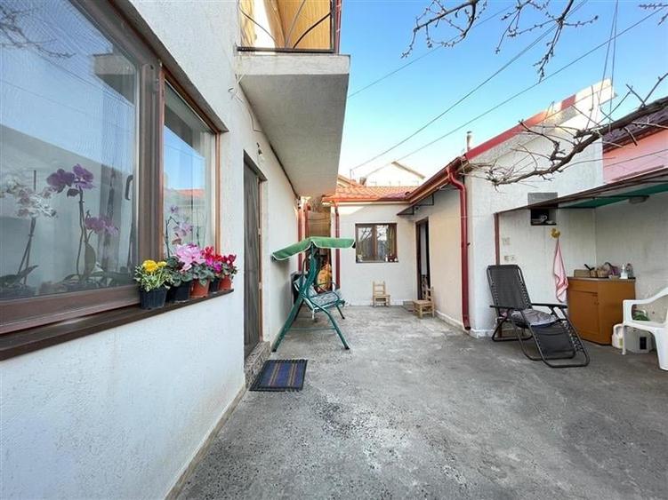 Casă individuală cu 3 camere cu Canalizare în Central