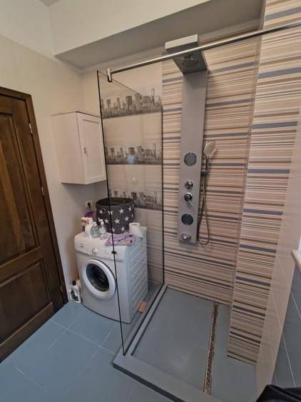 Apartament cu 3 camere semidecomandat, mobilat în Central