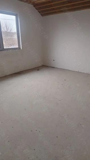 Casă cu 5 camere cu Teren 200 Mp în Lucăceni