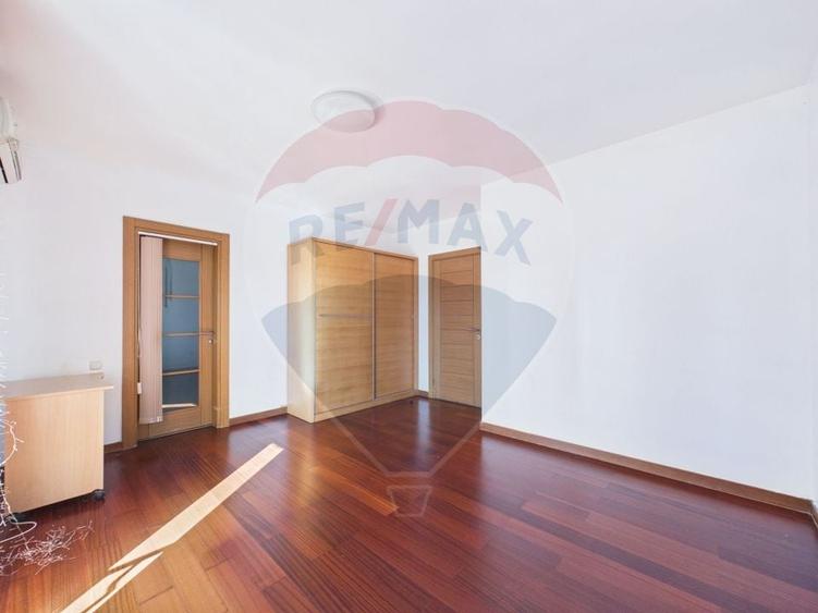 Apartament cu 3 camere decomandat, mobilat în Ștefăneștii de Jos