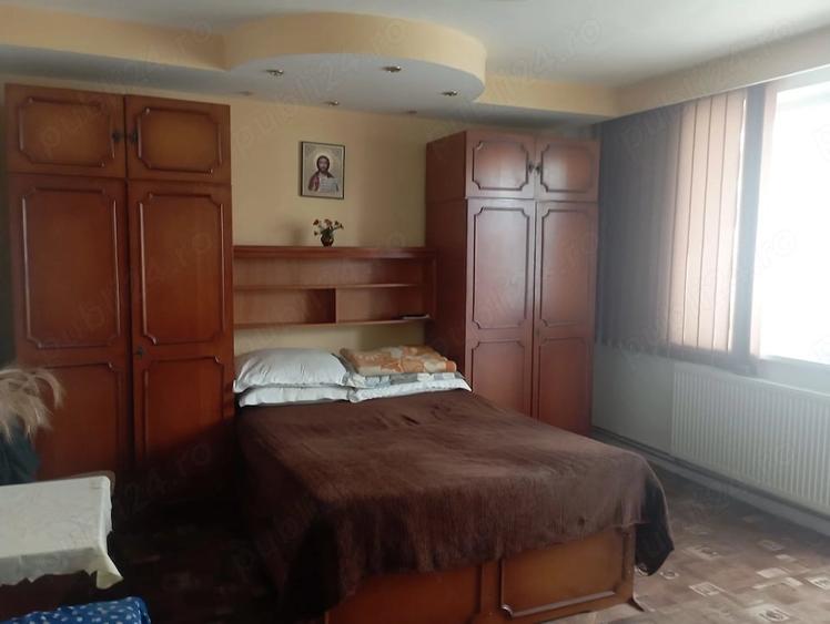 Apartament cu 4 camere decomandat în Central