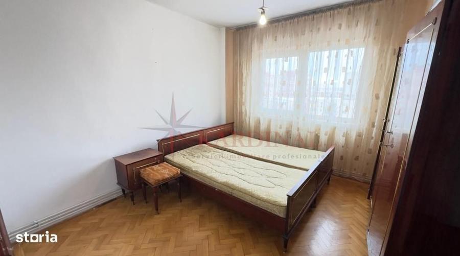 Apartament cu 3 camere decomandat în Județean