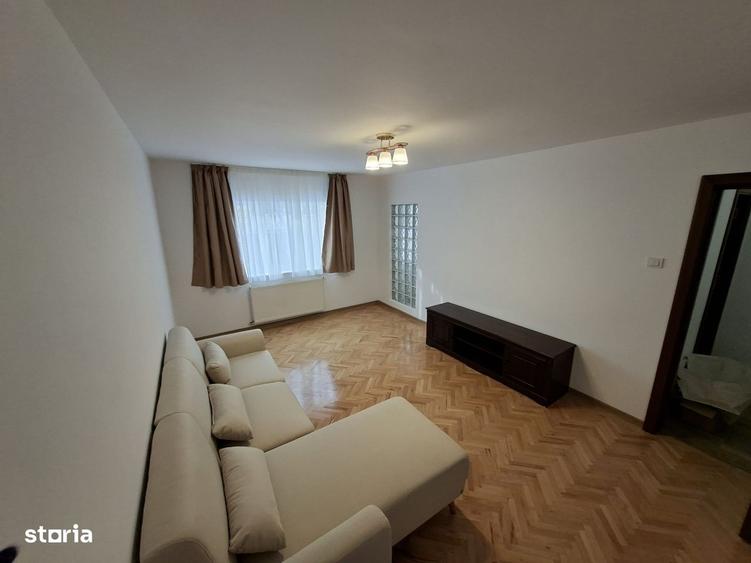 Apartament cu 3 camere decomandat în Eremia