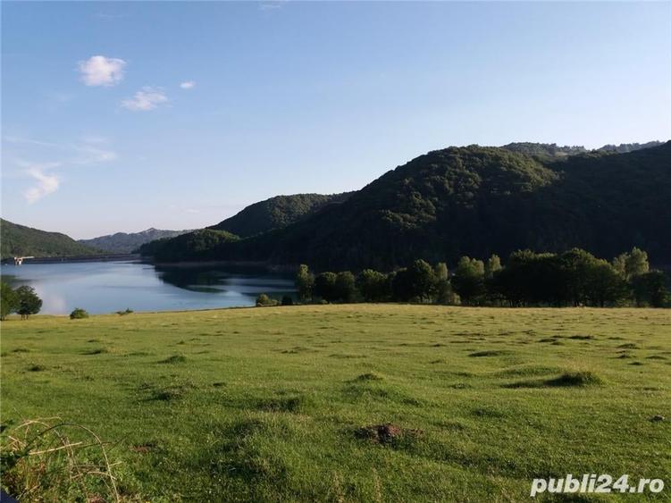 Teren de 4000 mp, în Teșila