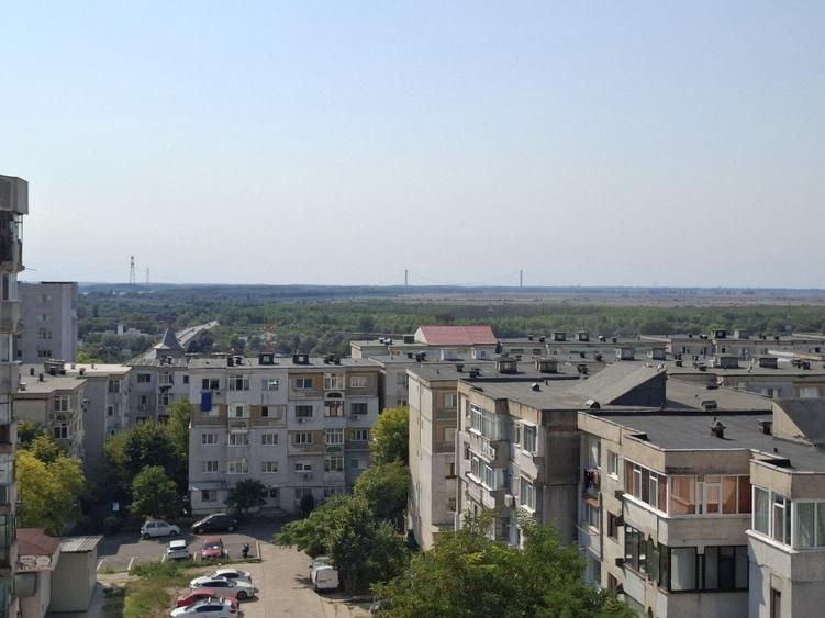 Apartament cu 3 camere decomandat în Dunărea
