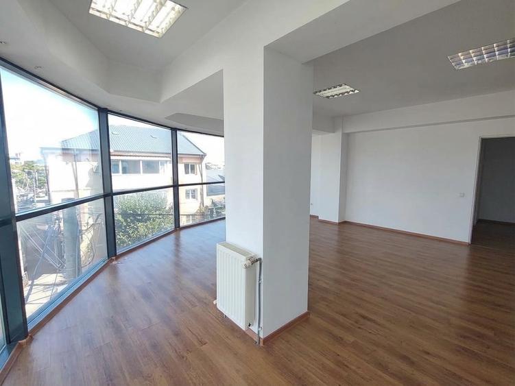 Birou, de 35 mp, în Central