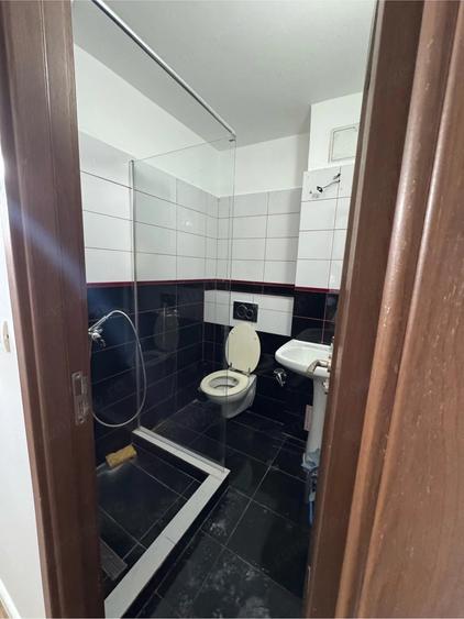 Apartament cu 3 camere decomandat în Girocului