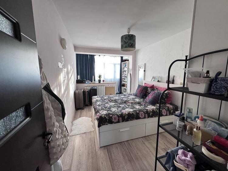 Apartament cu 3 camere semidecomandat în Ștefan cel Mare