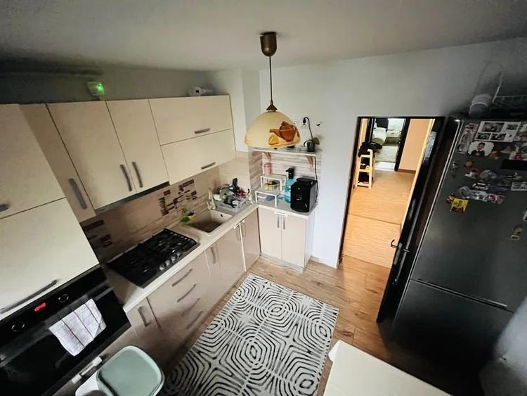 Apartament cu 3 camere decomandat, mobilat în Lunca Cetățuii