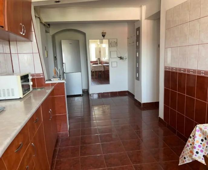 Apartament cu 3 camere decomandat în Slatina