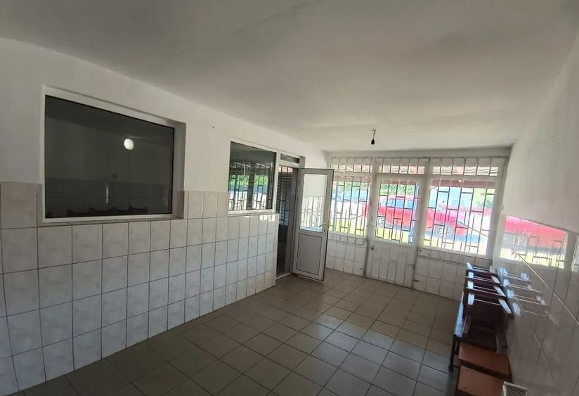 Spațiu comercial, de 100 mp, în Lilieci