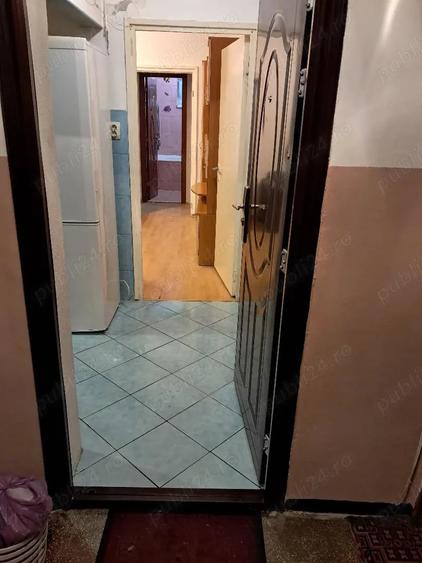 Apartament cu 2 camere semidecomandat în Simeria