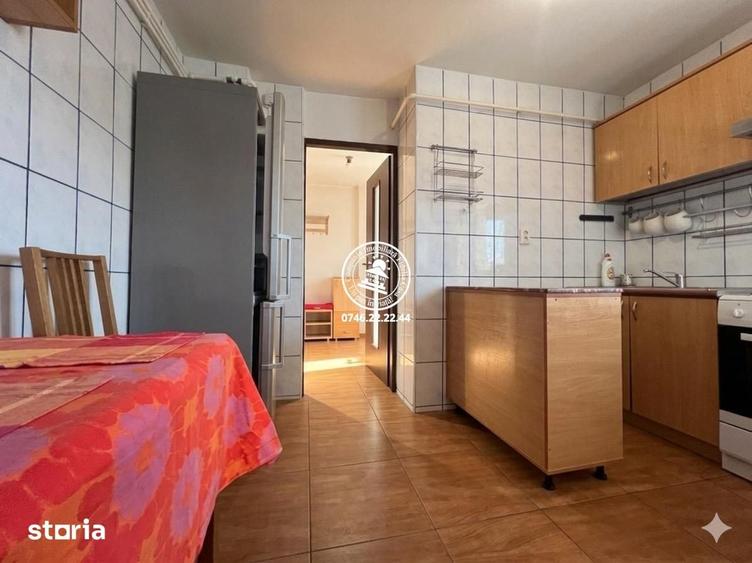 Apartament cu 3 camere decomandat în Nicolina