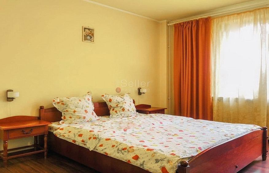 Casă individuală cu 19 camere cu Canalizare în Moieciu de Jos