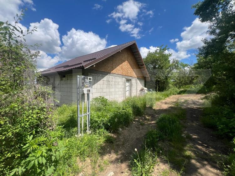 Casă individuală cu 4 camere cu Canalizare în Bucovăț