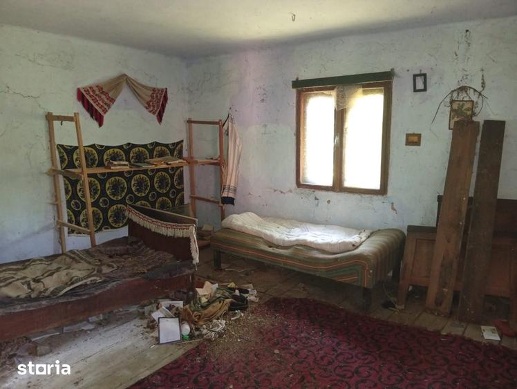 Casă cu 2 camere cu Teren 28000 Mp în Hălmagiu