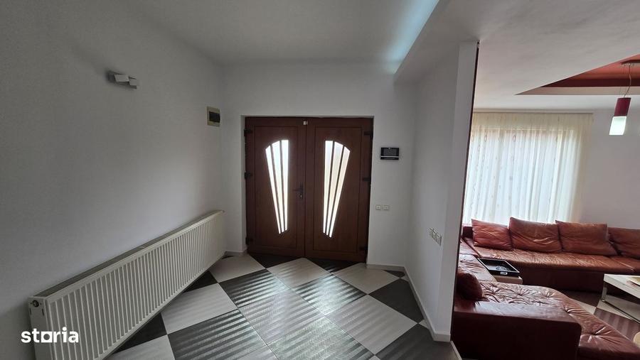 Casă cu 4 camere în Ștefănești