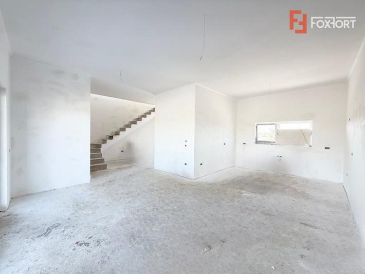 Casă cu 4 camere cu Teren 316 Mp în Săcălaz