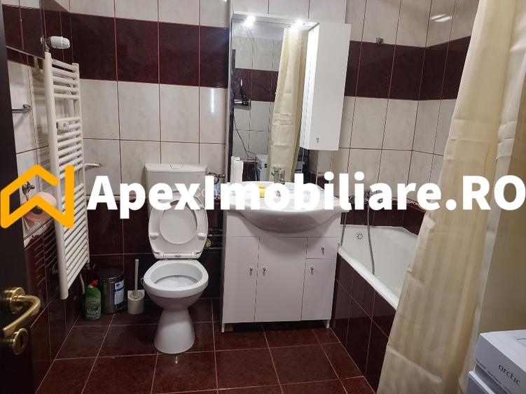 Apartament cu 3 camere decomandat, mobilat în Decebal