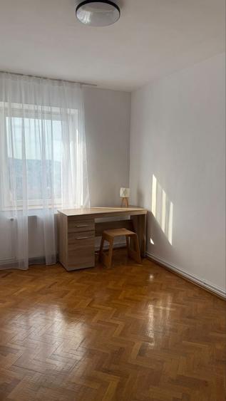 Apartament cu 3 camere decomandat în 7 Noiembrie