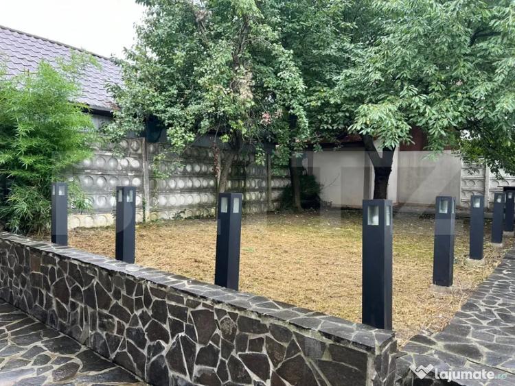 Casă cu 7 camere cu Teren 252 Mp în Semicentral
