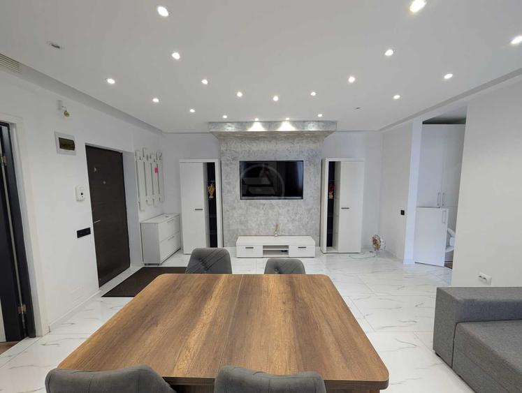Apartament cu 3 camere semidecomandat în Florești