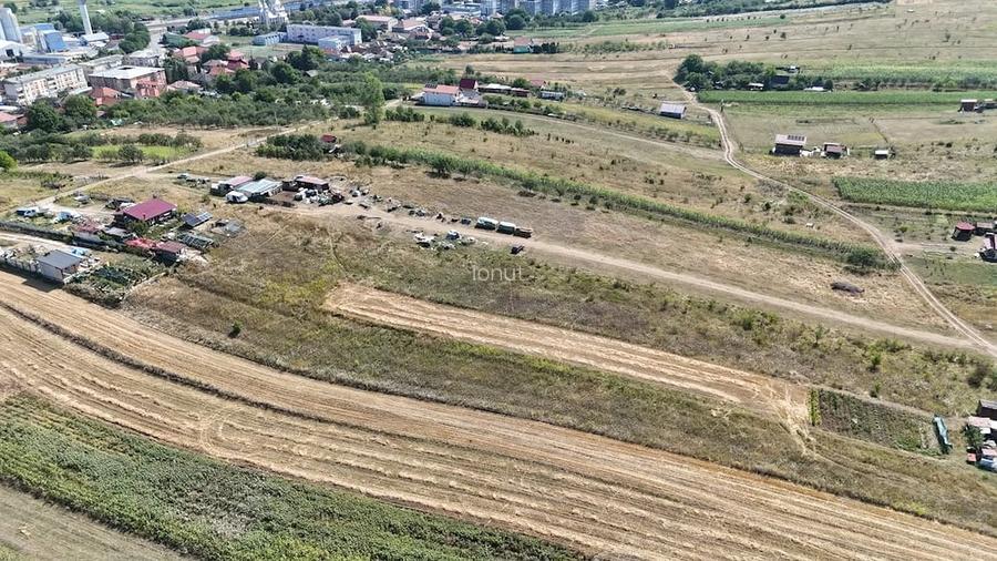 Vand teren extravilan de 5.800 mp in Aghire?u Fabrici, foarte aproape de intravilanul comunei.