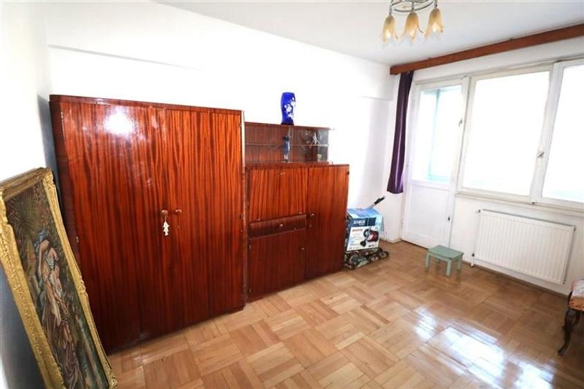 Apartament cu 3 camere semidecomandat în Gării
