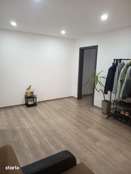 Apartament cu 3 camere semidecomandat în Mioriței