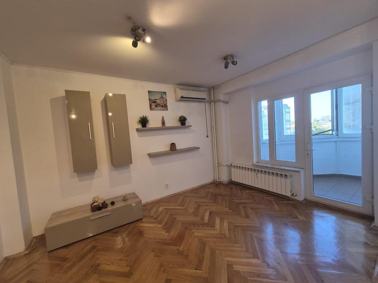 Apartament cu 2 camere decomandat în 1 Mai