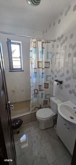 Casă cu 6 camere cu Teren 500 Mp în Malu Mare