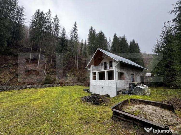 Casă cu 4 camere cu Teren 1635 Mp în Șugag