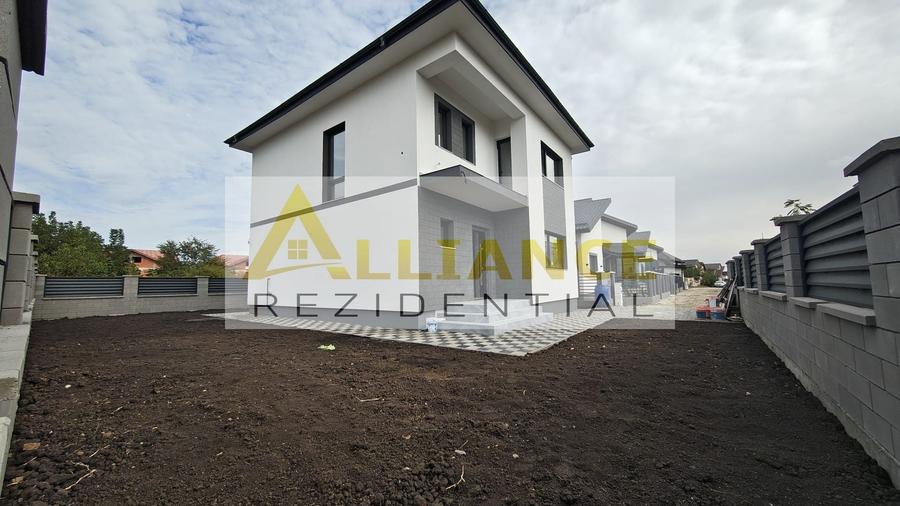 Casă individuală cu 4 camere cu Canalizare în Berceni