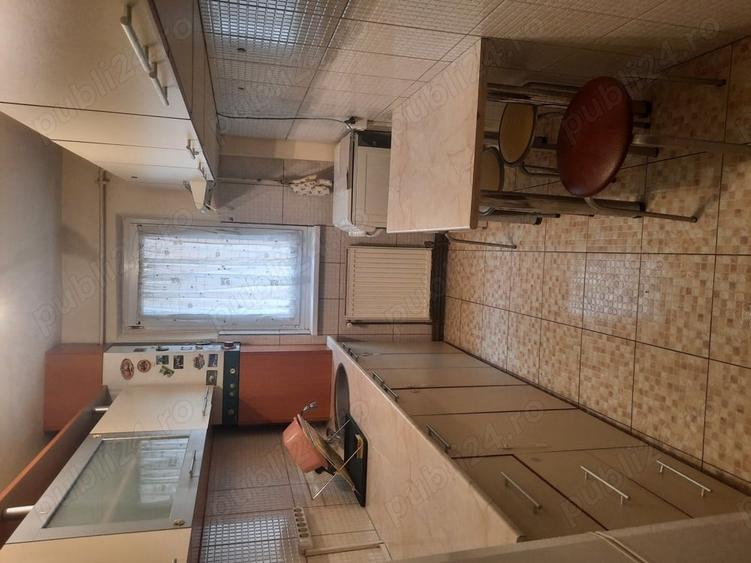 Apartament cu 3 camere semidecomandat în Central