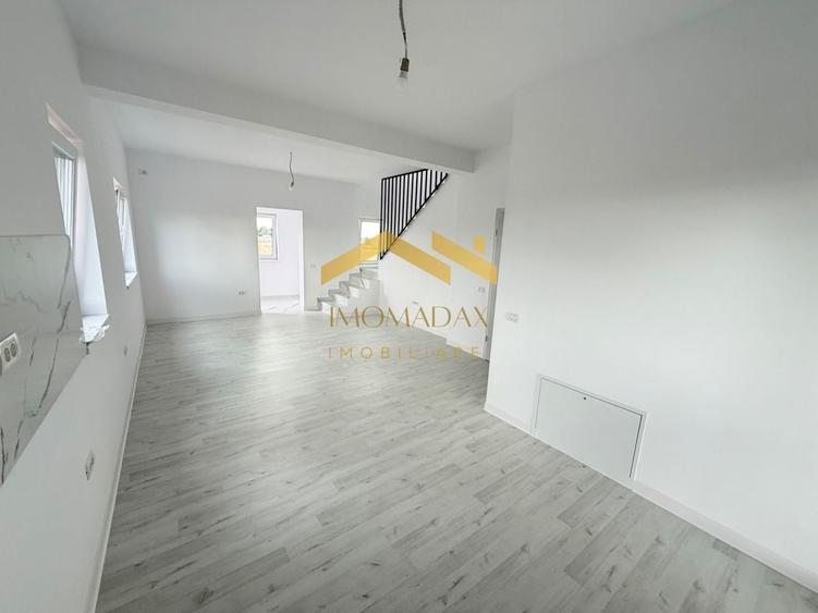 Duplex cu 3 camere cu Canalizare în Bucovăț (Remetea Mare)