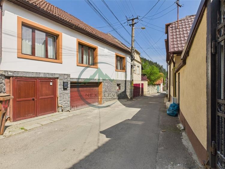 Casă individuală cu 4 camere cu Canalizare în Schei