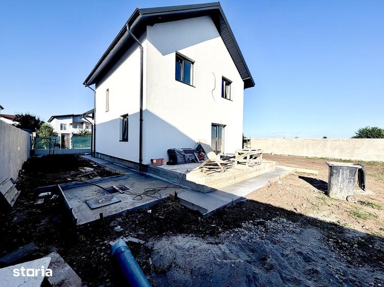 Casă cu 4 camere cu Teren 530 Mp în Glina