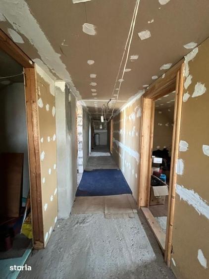 Casă cu 10 camere cu Teren 181 Mp în Rovine