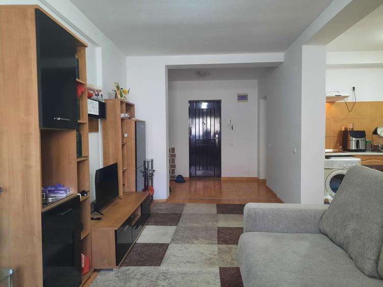 Apartament cu 2 camere decomandat, mobilat în Broscărie