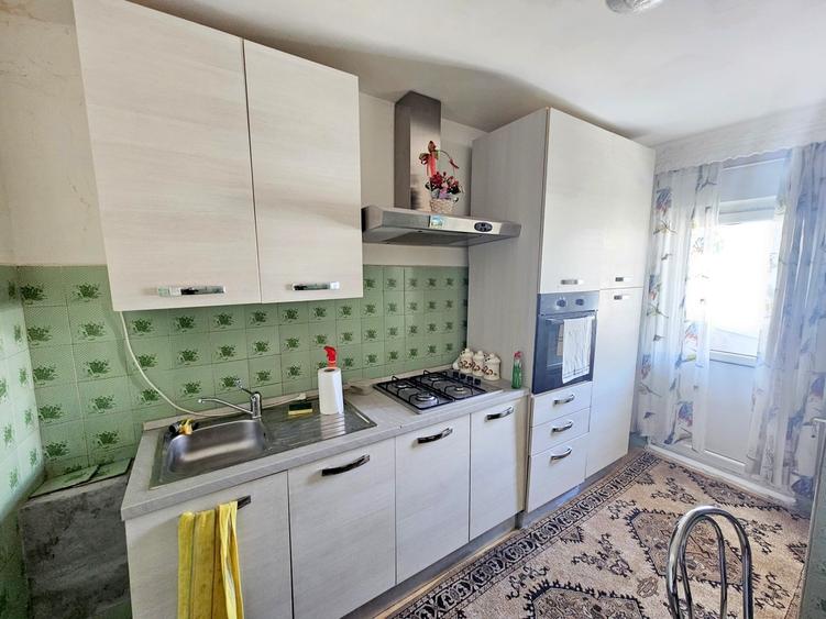 Apartament cu 3 camere decomandat în Ștefan cel Mare