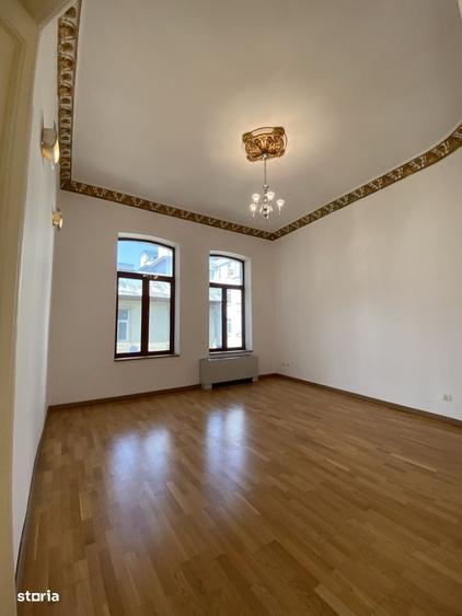 Spațiu comercial, de 530 mp, în Universitate