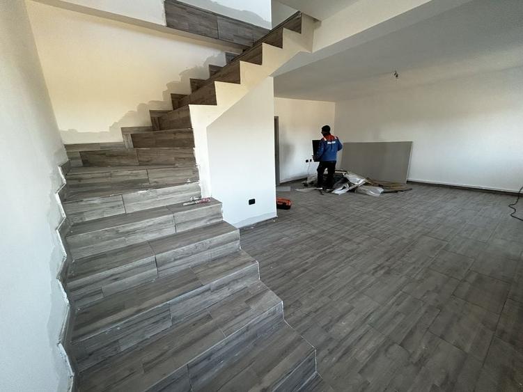 Casă cu 4 camere în Lumina