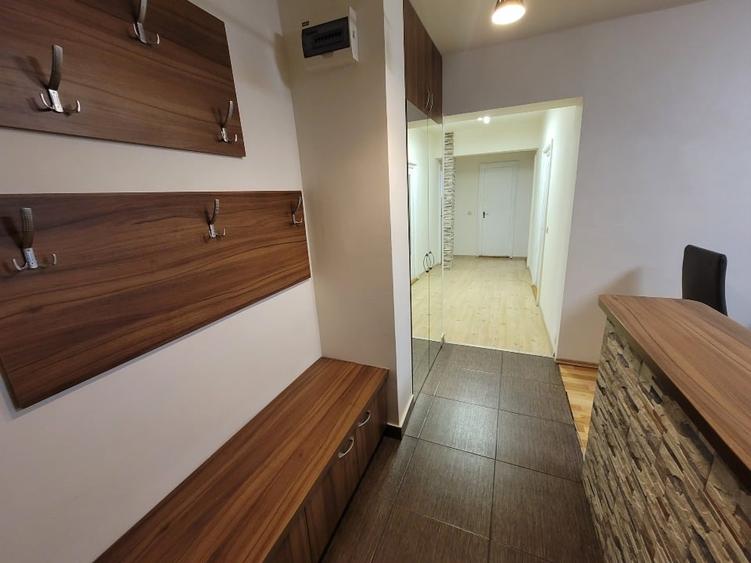 Apartament cu 4 camere decomandat în Rogerius