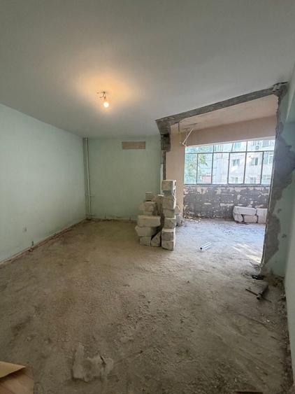 Apartament cu 3 camere în Falezei
