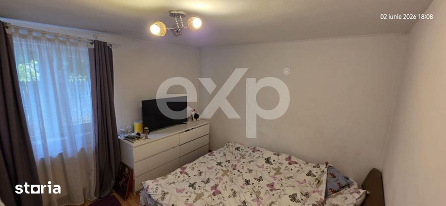 Casă cu 8 camere cu Teren 577 Mp în Aninoasa