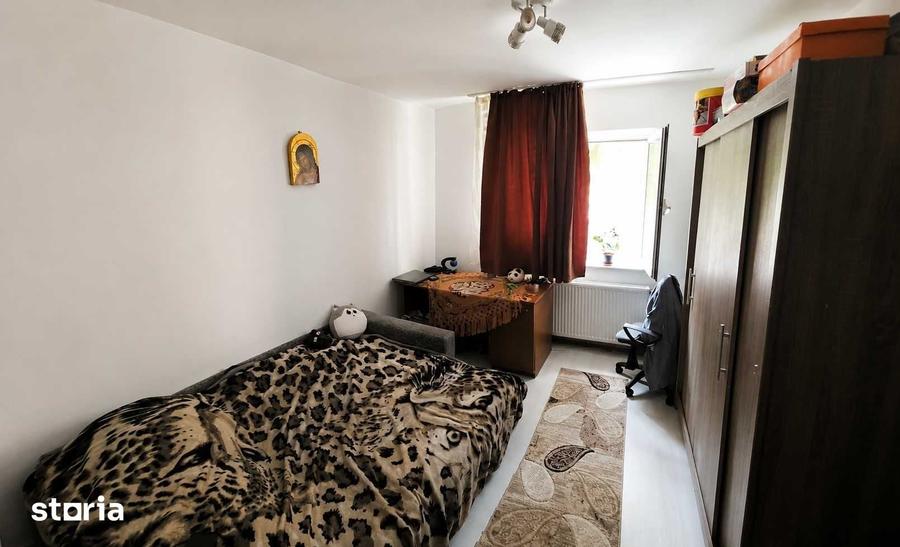 Apartament cu 3 camere decomandat în Cetate