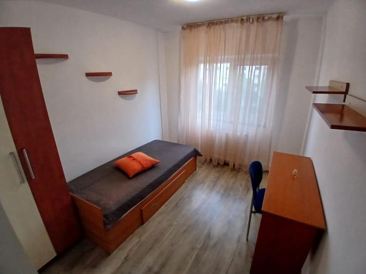 Apartament cu 4 camere decomandat, mobilat în Gară