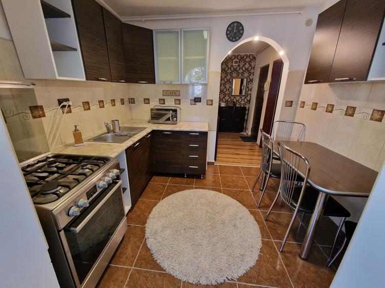 Apartament cu 3 camere decomandat în Aradului