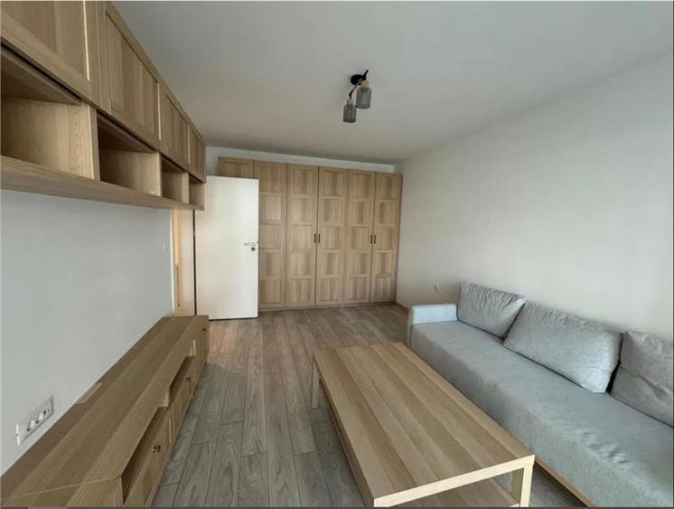 Apartament cu 3 camere decomandat, mobilat în Libertății